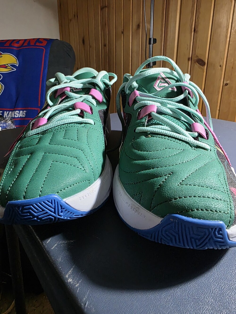 Nike Zoom Freak 5 Size 10m Green Athletic Sneakers with Pink Accents